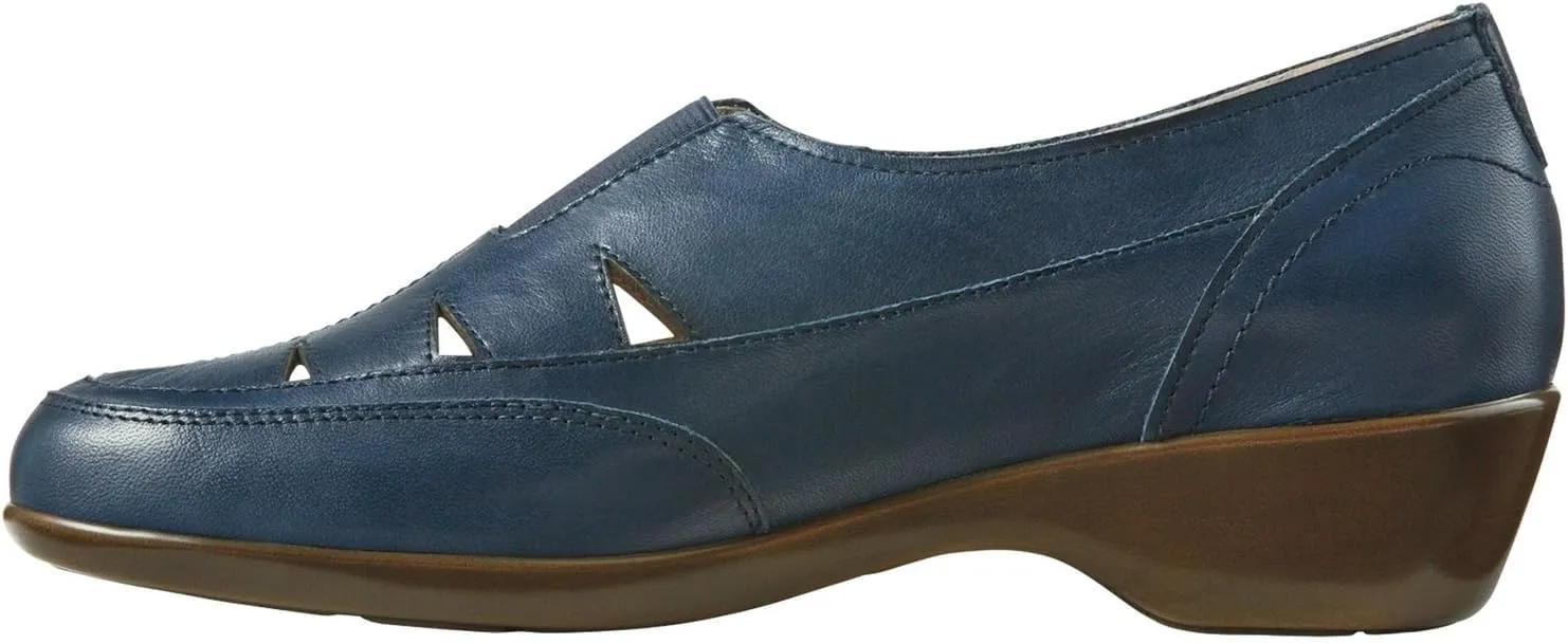 Easy Spirit Women's Daisie Casual Slip-On Shoe