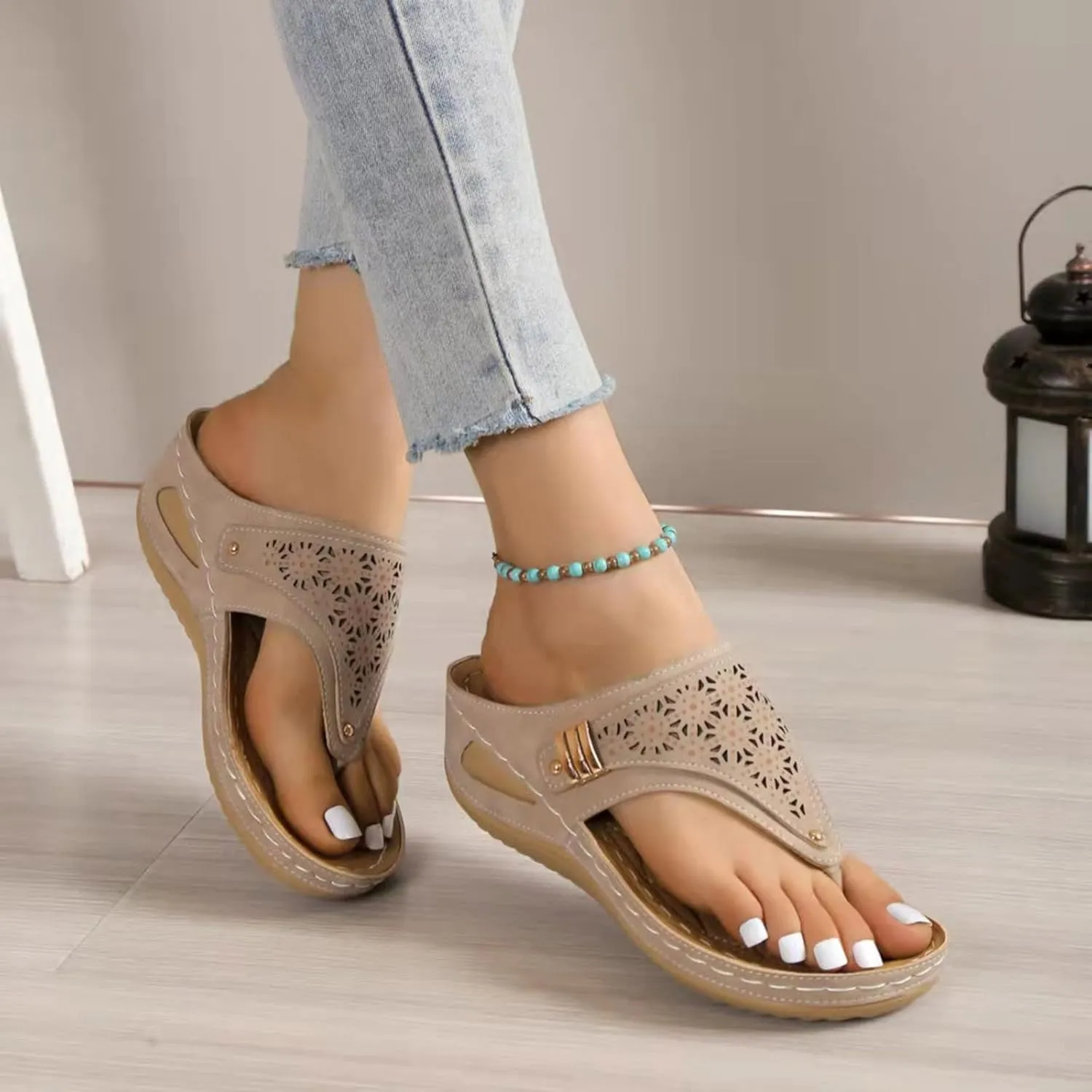 Flip Flop Women Sandals Ladies Fashion Retro Solid Leather Hollowed Out Carved Toe Clip Thick Sole Sandals