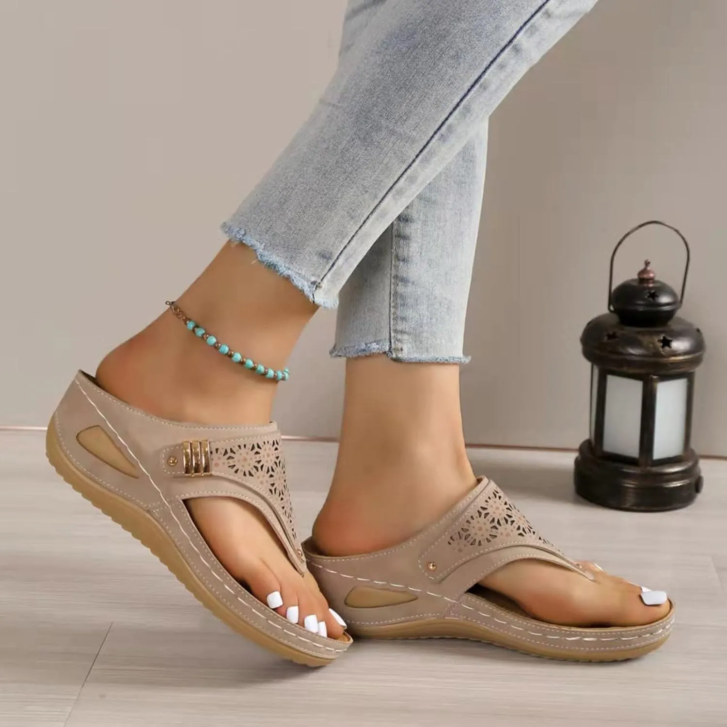 Flip Flop Women Sandals Ladies Fashion Retro Solid Leather Hollowed Out Carved Toe Clip Thick Sole Sandals