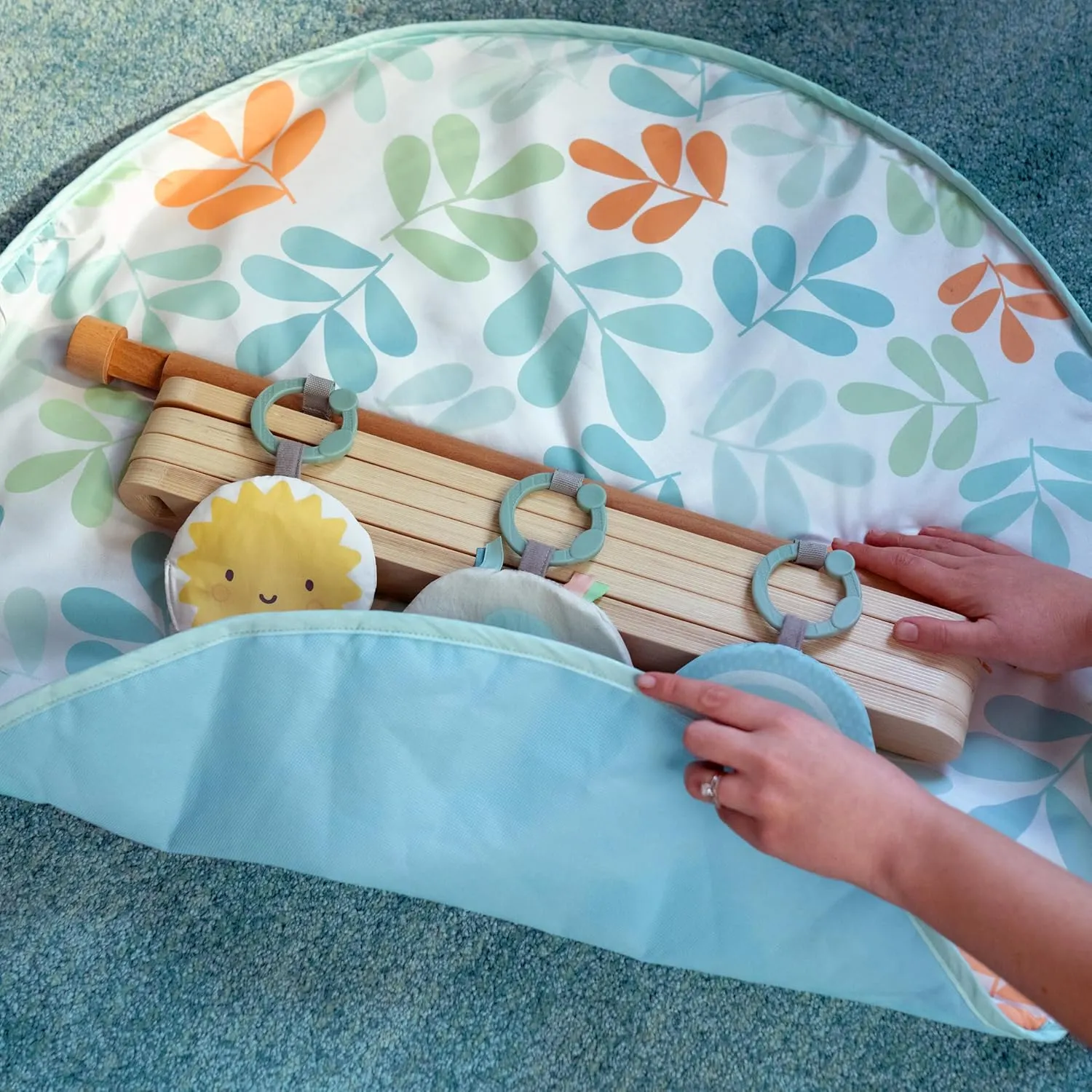 Ingenuity: ity Sun Valley Wooden Toy Arch & Baby Play Mat, Foldable A-Frame Bar with 3 Removable Toys, Machine-Washable Mat, Unisex, for Ages 0-36 Months