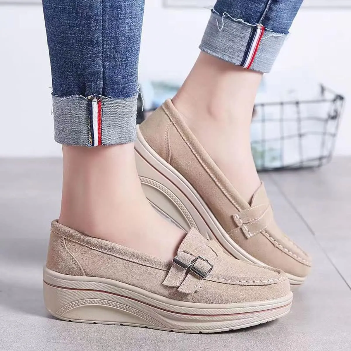 LAVAEGG Women Slip On Loafers,Comfort Suede Moccasins Wide Low Top Shoes,Non-Slip Heightening Wedge Shoes