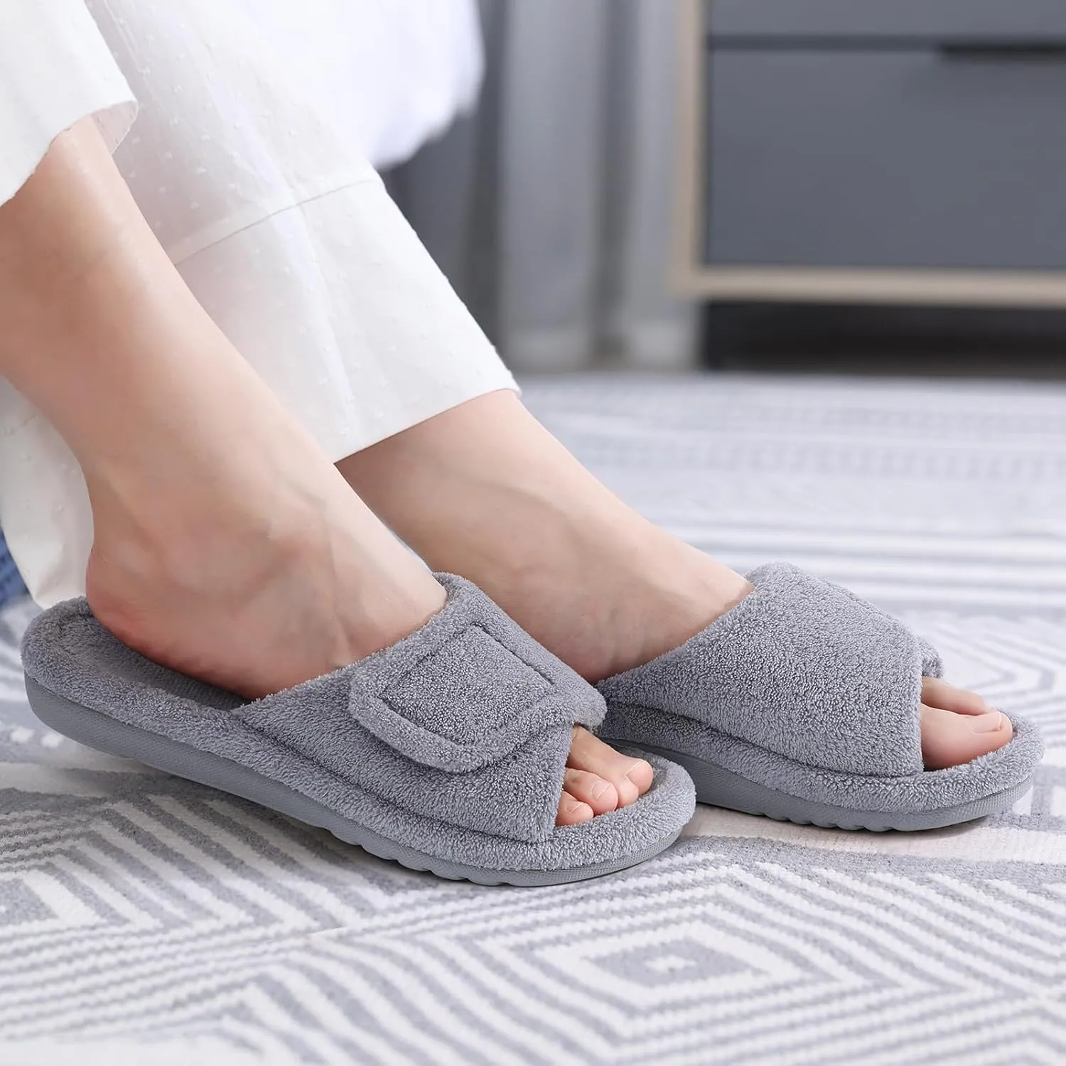 Litfun Women's Orthopedic Slippers with Arch Support Adjustable Open Toe House Shoes for Plantar Fasciitis