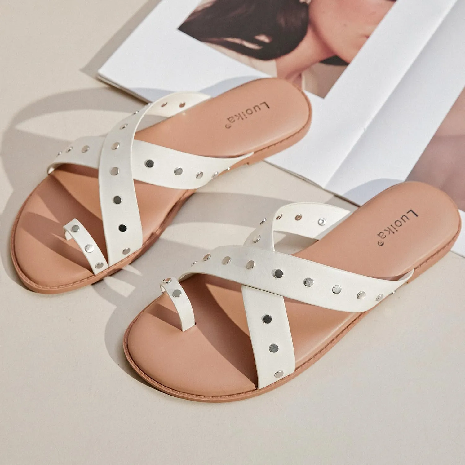 Luoika Women's Wide Width Flat Sandals, Flip Flop Slides Sandal Casual Strapy Sandal Slip on Summer Beach Shoes for Women.