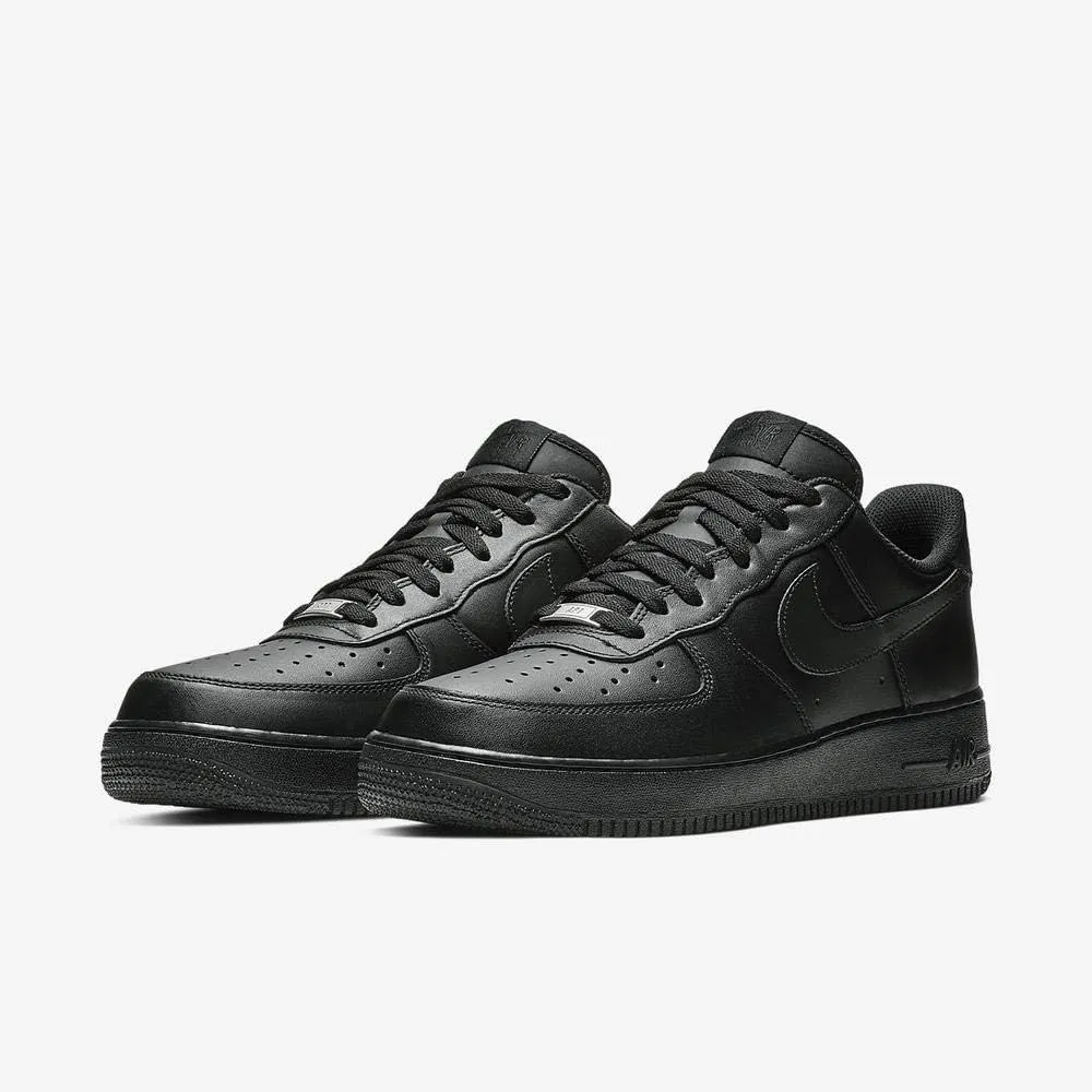 Nike Men's Low-Top Sneaker
