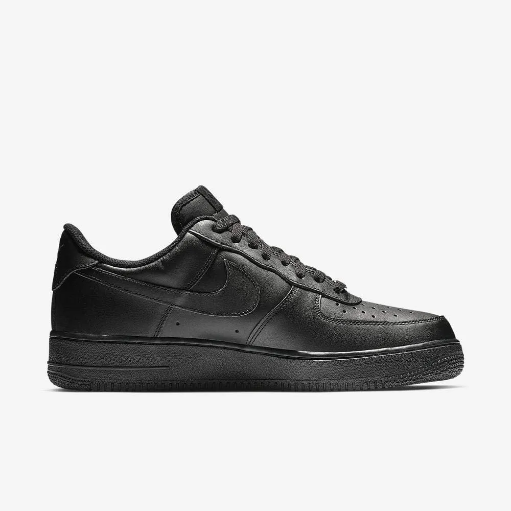 Nike Men's Low-Top Sneaker