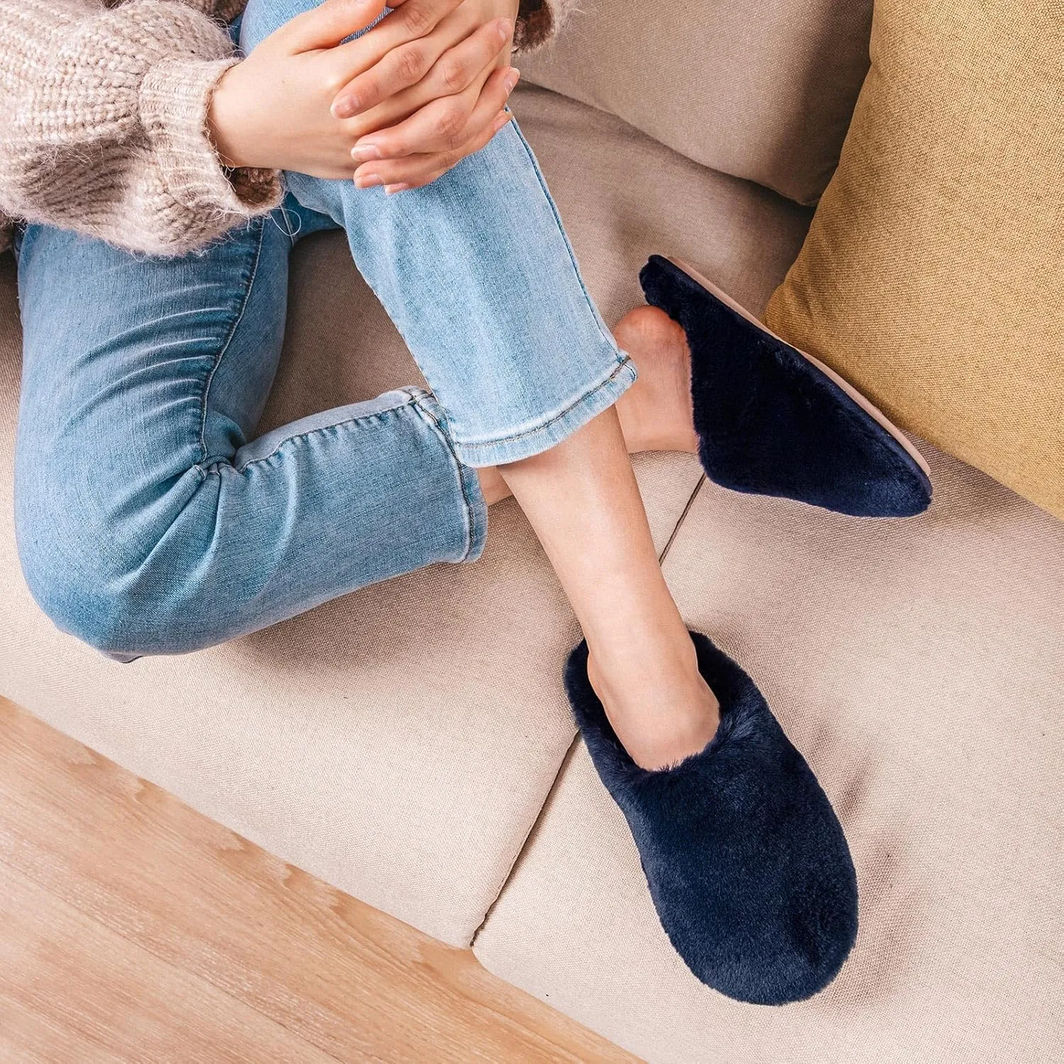 Snug Leaves Women's Fuzzy Scuff Slippers Soft Comfy Memory Foam Non-slip Indoor House Shoes