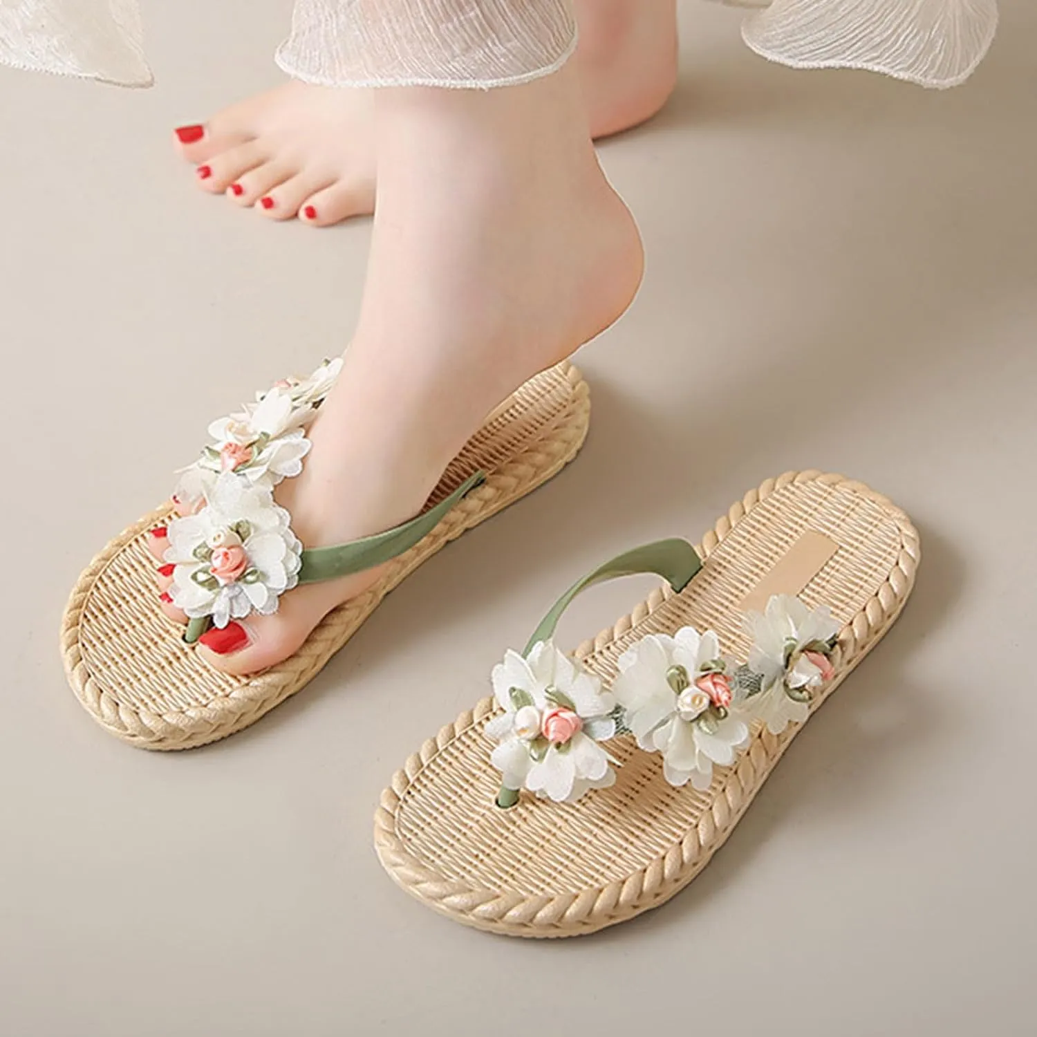 Women's Gardenia Flower Flip-Flop Slip On Bohemia Raffia Straw Footbed Flat Sandals Cute Dressy Summer Sandals 2025